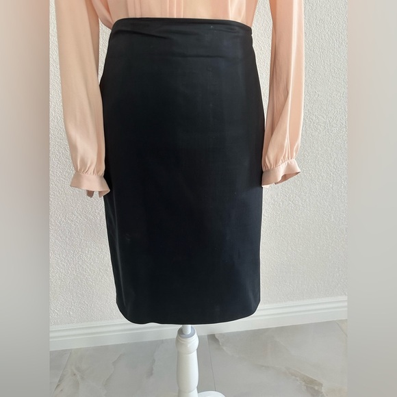 Ann Taylor Dresses & Skirts - Ann Taylor Classic Black Pencil Skirt